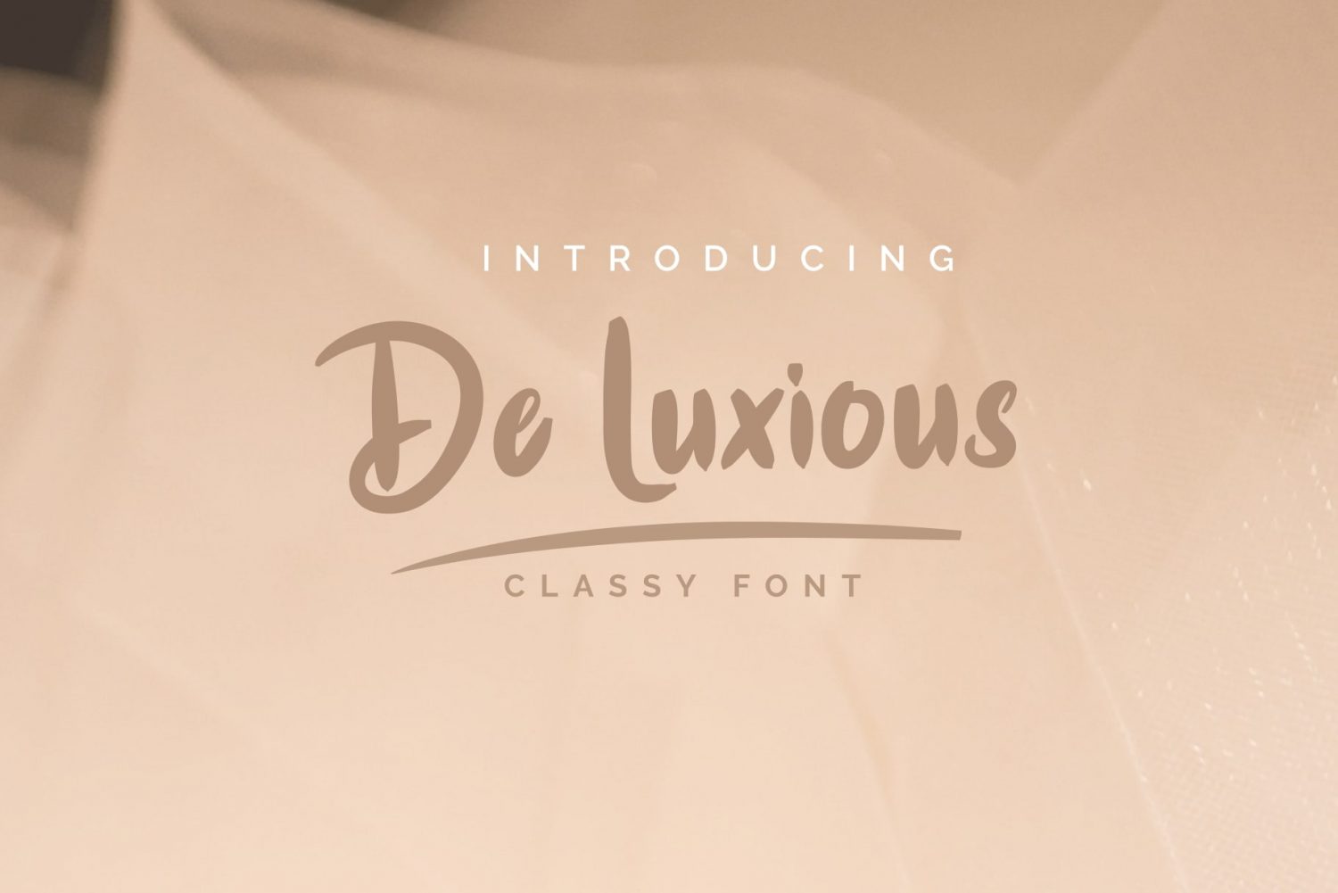 De Luxious Free Font